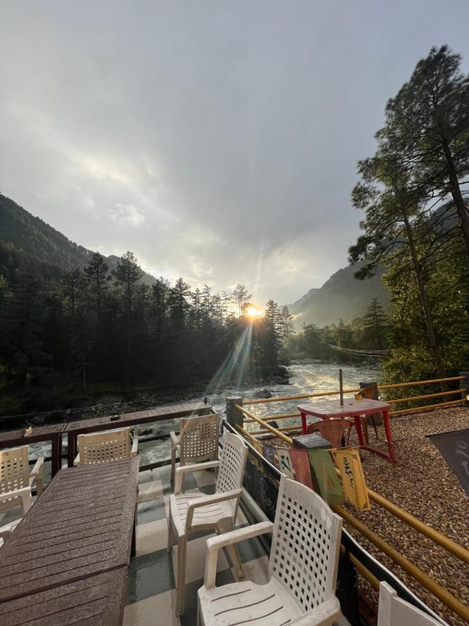 Shanti Cafe & Hostels Kasol Zewnętrze zdjęcie