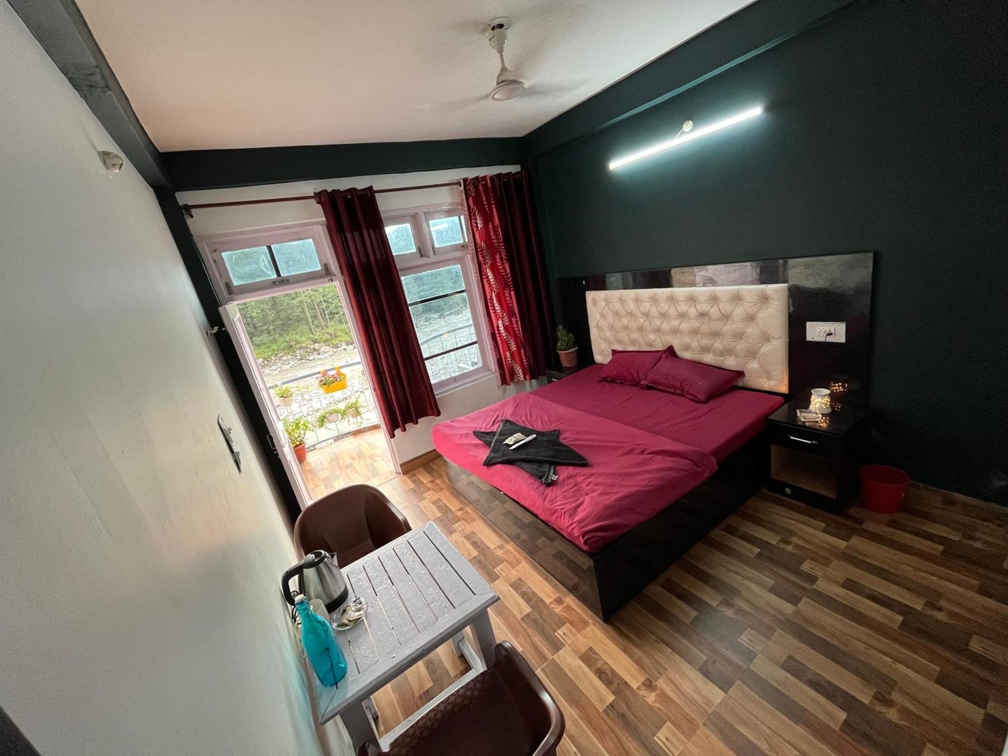 Shanti Cafe & Hostels Kasol Zewnętrze zdjęcie